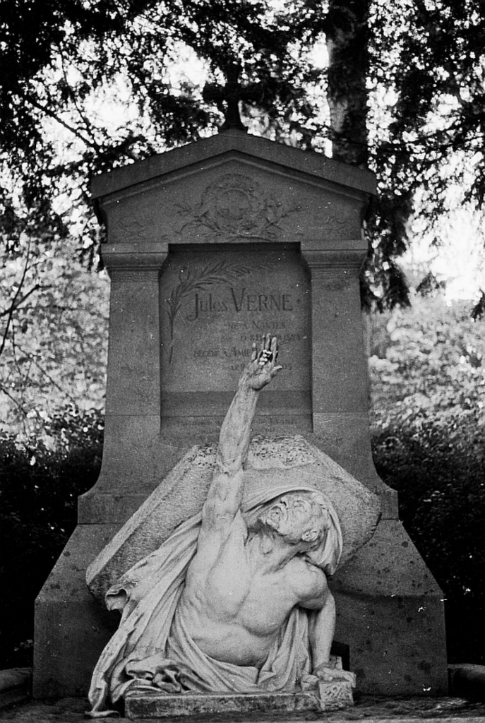 Jules Verne mezarı