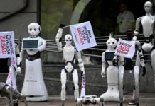 İnsansı Robotlar Yapay Zekaya Karşı Sokağa İndi